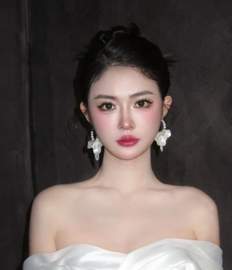 清纯化妆新手教程,清纯妆容画法-第5张图片-美妆 清纯化妆新手教程,清纯妆容画法-第5张图片-美妆