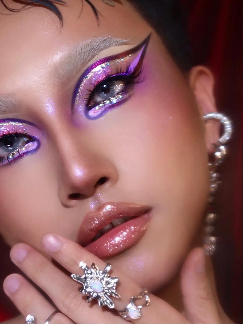 新手coser化妆教程,cos化妆新手必备化妆品-第4张图片-美妆