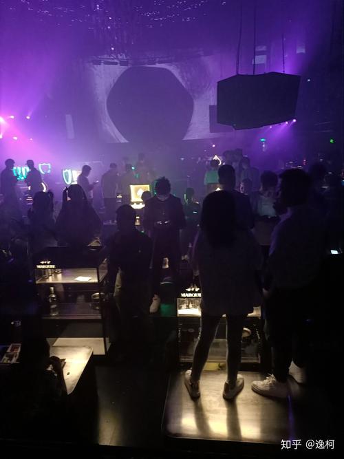 新手蹦迪化妆教程,新手蹦迪化妆教程图解-第4张图片-美妆 新手蹦迪化妆教程,新手蹦迪化妆教程图解-第4张图片-美妆