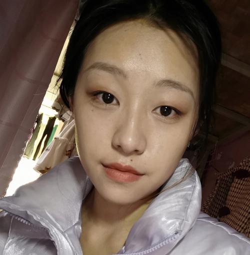 新手圆脸化妆教程淡妆(新手圆脸化妆教程淡妆图片)-第1张图片-美妆 新手圆脸化妆教程淡妆(新手圆脸化妆教程淡妆图片)-第1张图片-美妆
