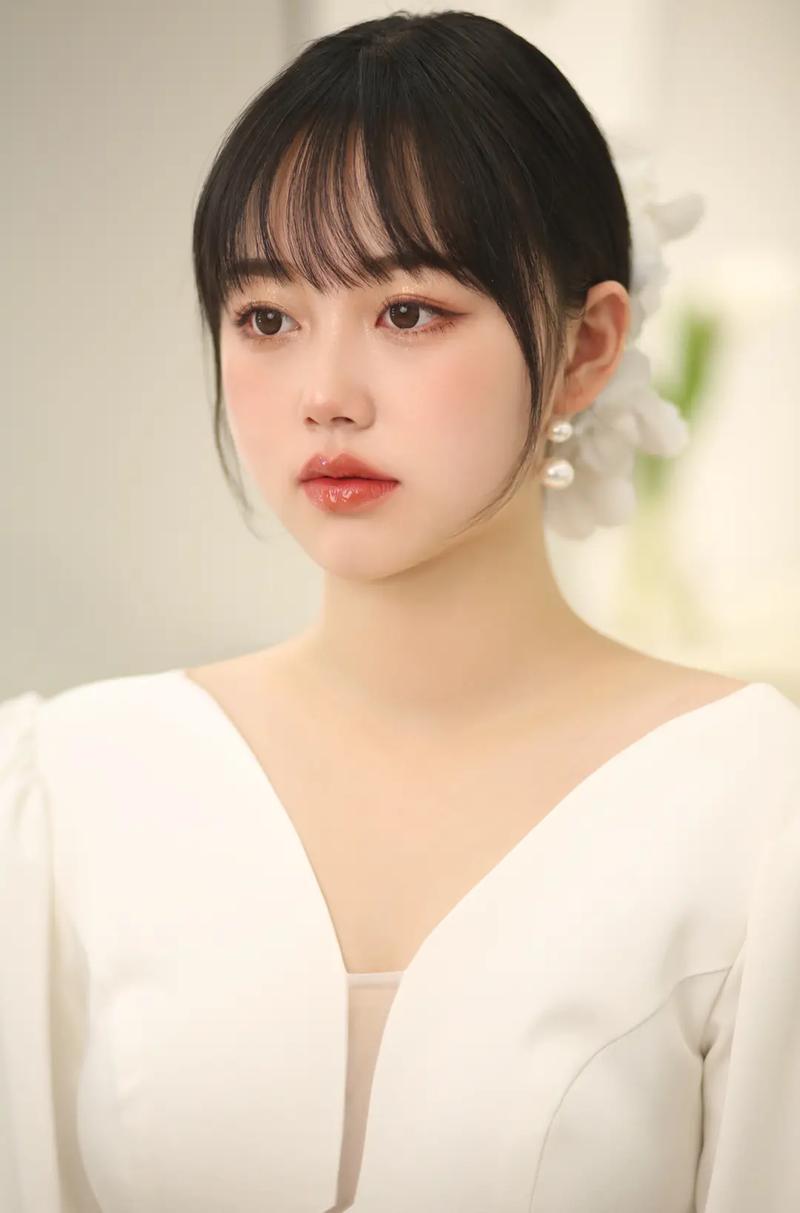 新手圆脸化妆教程淡妆(新手圆脸化妆教程淡妆图片)-第6张图片-美妆 新手圆脸化妆教程淡妆(新手圆脸化妆教程淡妆图片)-第6张图片-美妆