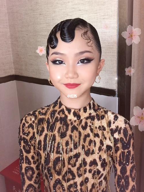 舞蹈艺考化妆教程淡妆,考级舞蹈淡妆怎么画-第4张图片-美妆 舞蹈艺考化妆教程淡妆,考级舞蹈淡妆怎么画-第4张图片-美妆
