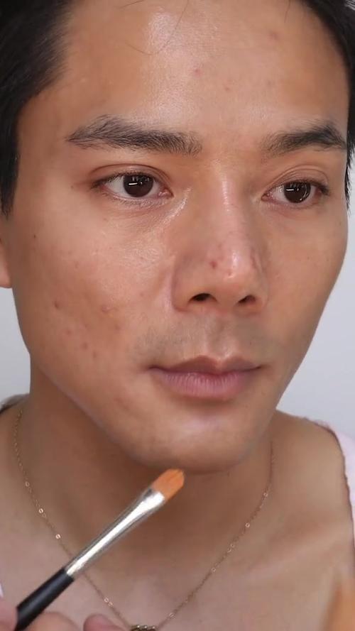 男生简易化妆教程淡妆（男生简易化妆教程淡妆图片）-第4张图片-美妆
