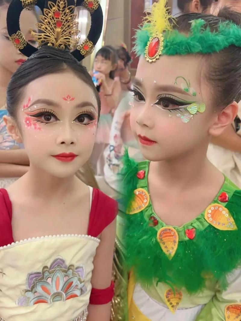 六一化妆教程简单淡妆,六一化妆教程简单淡妆视频-第8张图片-美妆 六一化妆教程简单淡妆,六一化妆教程简单淡妆视频-第8张图片-美妆