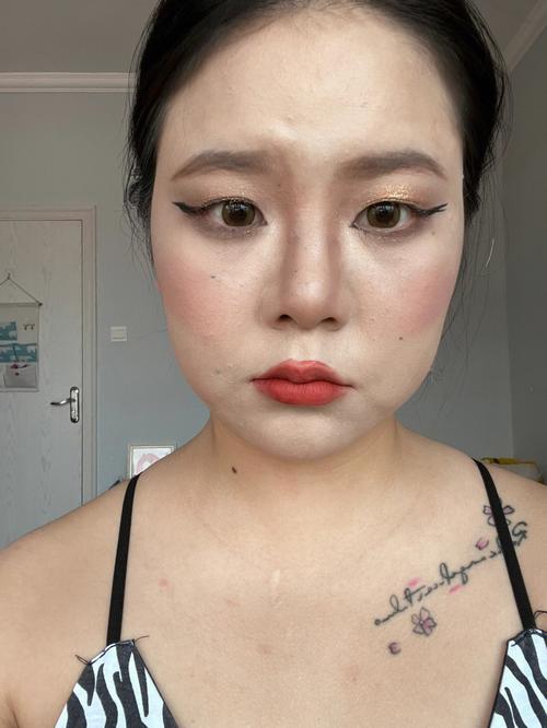 化妆淡妆改成浓妆教程（化妆淡妆改成浓妆教程视频）-第7张图片-美妆