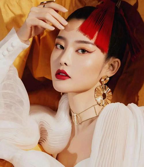化妆品推荐新手眼睛部分(眼睛部位的化妆品)-第2张图片-美妆 化妆品推荐新手眼睛部分(眼睛部位的化妆品)-第2张图片-美妆