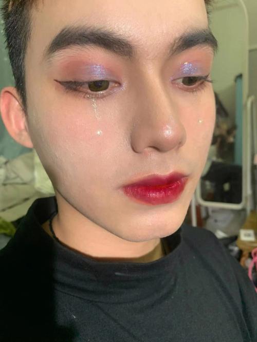 男士出门化妆教程淡妆,男士画淡妆需要什么-第1张图片-美妆 男士出门化妆教程淡妆,男士画淡妆需要什么-第1张图片-美妆