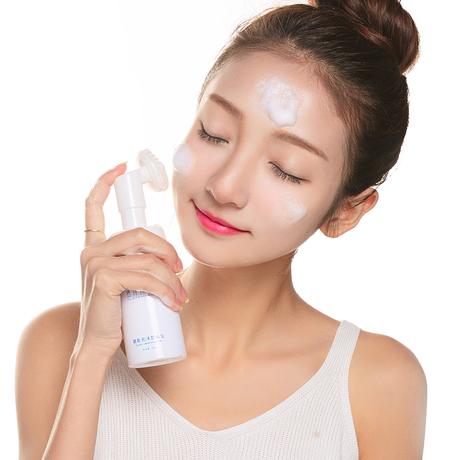 超大脸化妆教程淡妆女士（脸大怎么化妆显脸小）-第1张图片-美妆