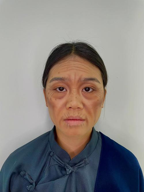 合唱舞台妆化妆教程淡妆,合唱演出化妆示范-第5张图片-美妆 合唱舞台妆化妆教程淡妆,合唱演出化妆示范-第5张图片-美妆