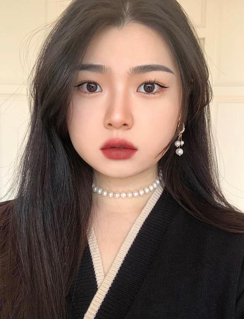 圆脸新手眼妆化妆教程（圆眼睛化妆）