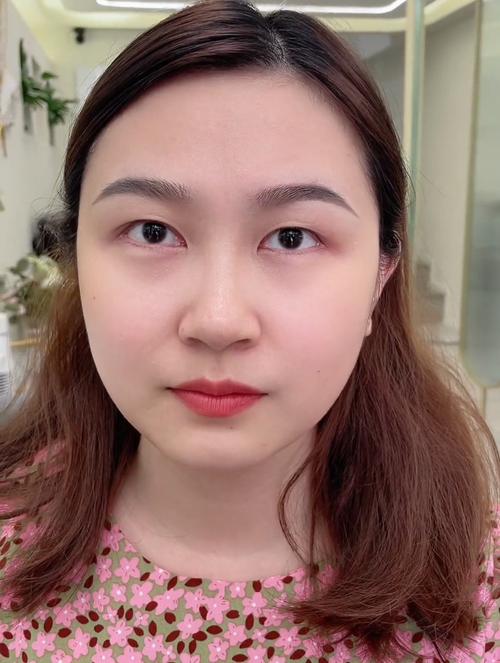 圆脸新手眼妆化妆教程(圆眼睛化妆)-第4张图片-美妆 圆脸新手眼妆化妆教程(圆眼睛化妆)-第4张图片-美妆
