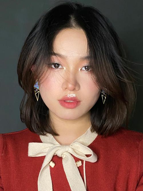 短头发怎么化妆教程淡妆（短头发怎样装饰）-第5张图片-美妆