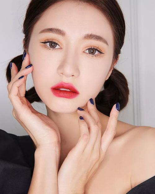 化妆教程淡妆国字脸,国字脸化妆时怎么修饰轮廓