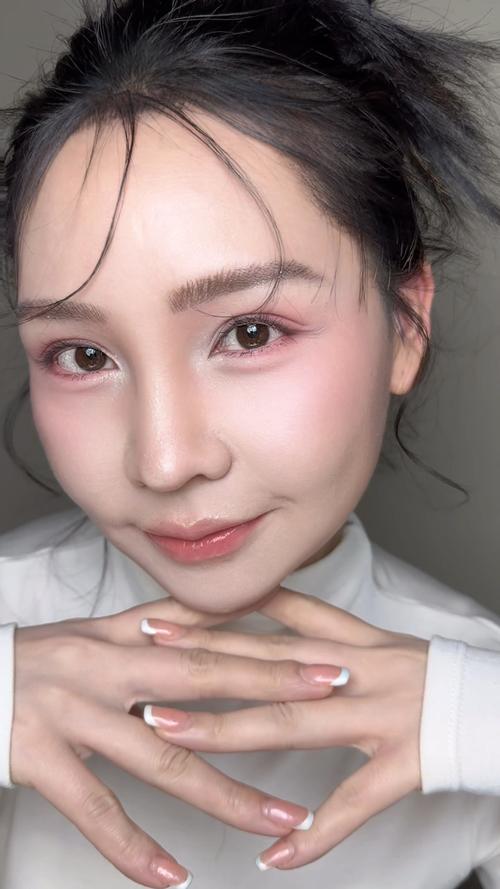 化妆教程韩系甜美淡妆,韩系妆容怎么画-第6张图片-美妆 化妆教程韩系甜美淡妆,韩系妆容怎么画-第6张图片-美妆