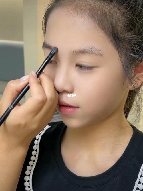 化妆教程淡妆红唇(淡妆配红唇)-第6张图片-美妆 化妆教程淡妆红唇(淡妆配红唇)-第6张图片-美妆
