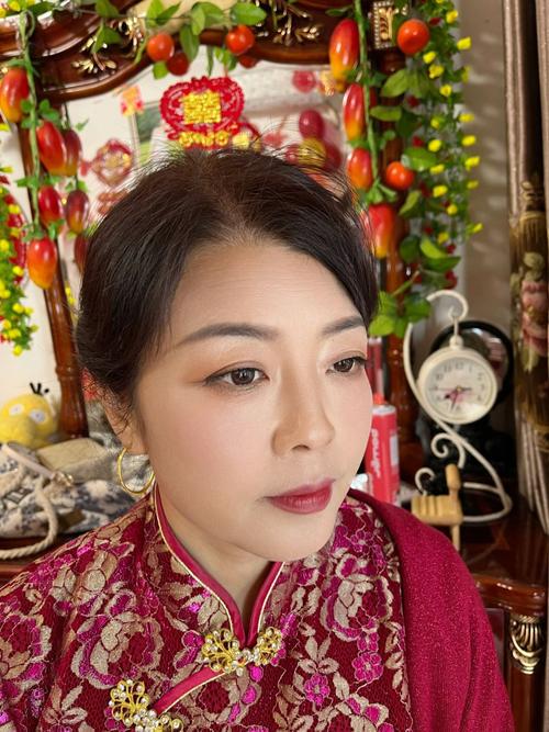 妈妈化妆教程淡妆新手(妈妈化妆步骤)-第2张图片-美妆 妈妈化妆教程淡妆新手(妈妈化妆步骤)-第2张图片-美妆