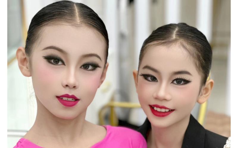 舞蹈化妆教程淡妆新手,舞蹈化妆怎么画-第3张图片-美妆 舞蹈化妆教程淡妆新手,舞蹈化妆怎么画-第3张图片-美妆