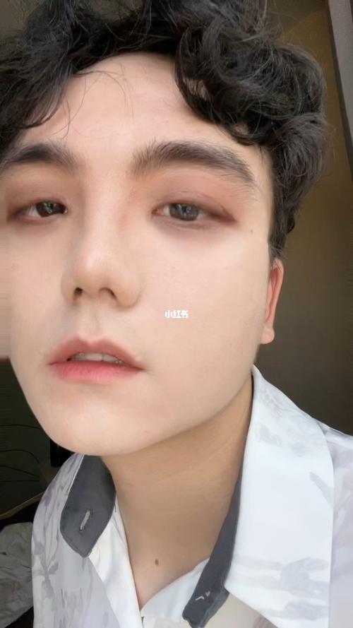 夏季怎么化妆教程淡妆男士（男生夏天化妆的正确步骤）