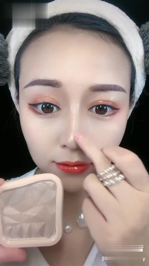 新手化妆教程职业妆,职业装化妆教程-第3张图片-美妆 新手化妆教程职业妆,职业装化妆教程-第3张图片-美妆