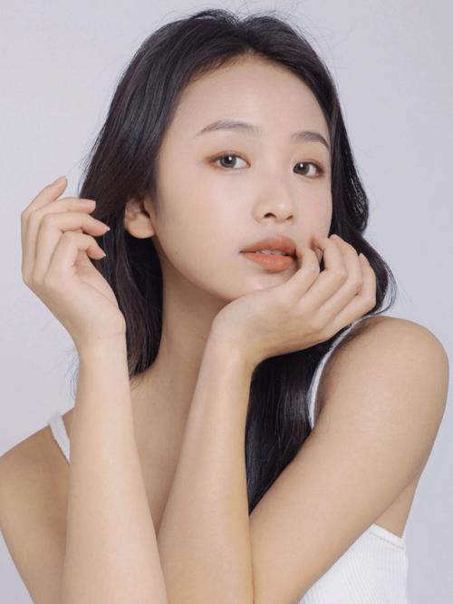 新手化妆教程裸装女孩,妆步骤化妆裸妆化妆步骤-第5张图片-美妆