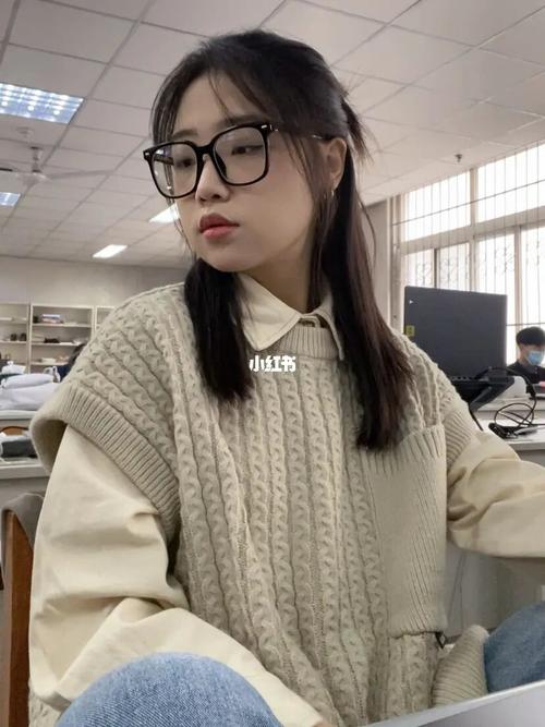 戴眼镜学生淡妆化妆教程(戴眼镜学生淡妆化妆教程)-第6张图片-美妆 戴眼镜学生淡妆化妆教程(戴眼镜学生淡妆化妆教程)-第6张图片-美妆
