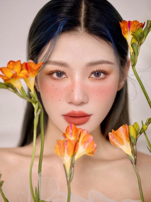 新手化妆教程酷酷女人,新手化妆步骤 初学者-第2张图片-美妆