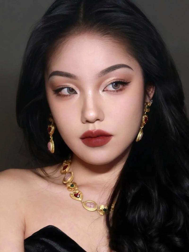 化妆教学新手浓妆教程,新手化浓妆妆步骤浓妆-第6张图片-美妆 化妆教学新手浓妆教程,新手化浓妆妆步骤浓妆-第6张图片-美妆