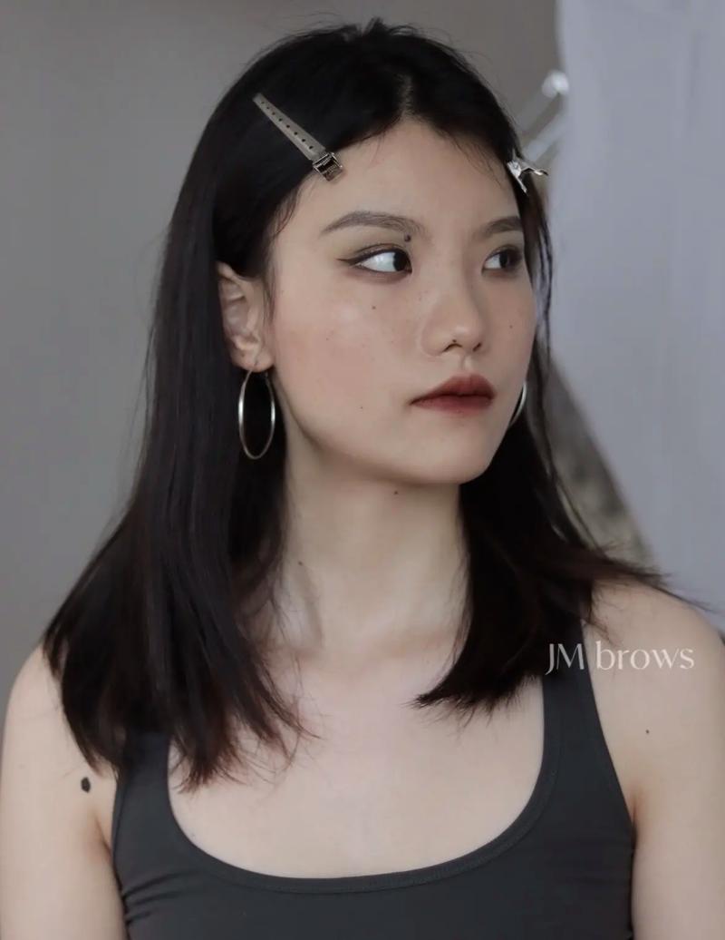 方脸必买化妆品推荐女孩（适合方脸的妆容）-第3张图片-美妆