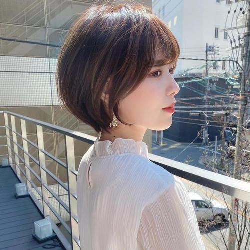 短发刘海发型淡妆化妆教程(短发的刘海应该怎么扎更显得时尚好看)-第4张图片-美妆 短发刘海发型淡妆化妆教程(短发的刘海应该怎么扎更显得时尚好看)-第4张图片-美妆