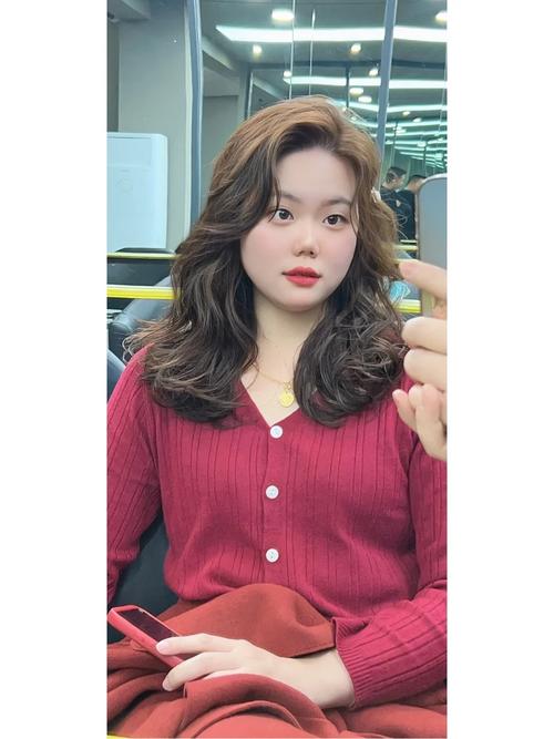 化妆教程淡妆方圆脸女生（圆脸女生化妆视频）-第3张图片-美妆