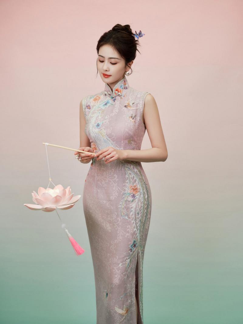 穿旗袍化妆教程淡妆圆脸(穿旗袍怎么化妆)-第1张图片-美妆 穿旗袍化妆教程淡妆圆脸(穿旗袍怎么化妆)-第1张图片-美妆