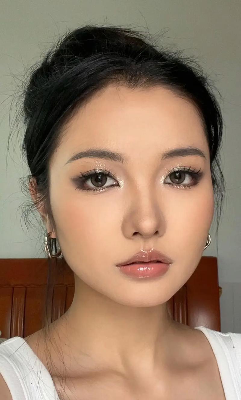 化妆教程淡妆全部过程黄皮(化妆日常淡妆教程视频)-第5张图片-美妆 化妆教程淡妆全部过程黄皮(化妆日常淡妆教程视频)-第5张图片-美妆