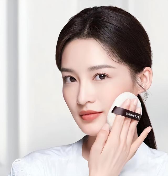 日常淡妆化妆教程有皱纹(日常淡妆怎么化)-第7张图片-美妆 日常淡妆化妆教程有皱纹(日常淡妆怎么化)-第7张图片-美妆