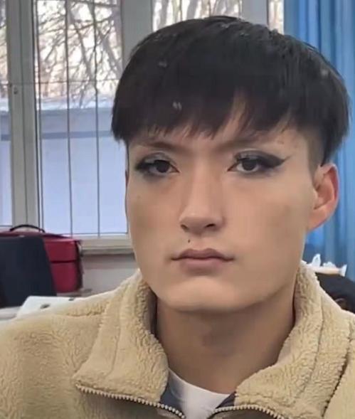 很丑的化妆师推荐男生化妆品,化妆丑女