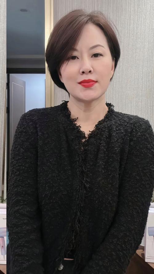 50岁化妆教程淡妆,五十岁如何化妆