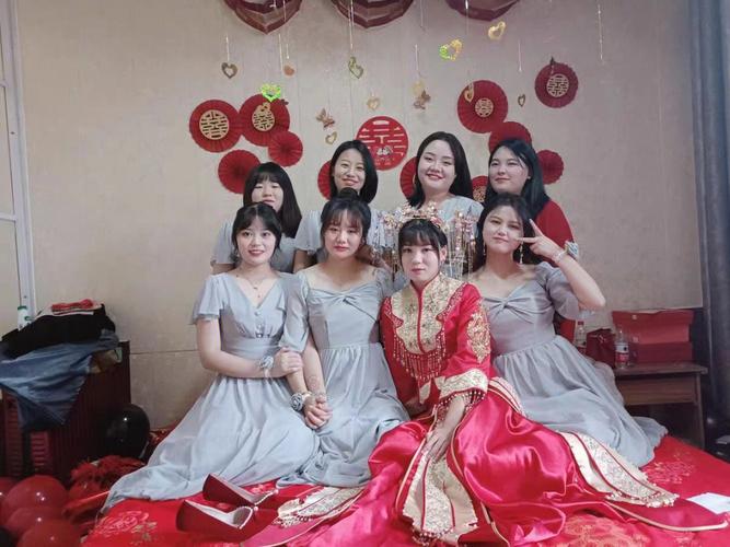 伴娘新手化妆教程淡妆（伴娘化妆图片大全）