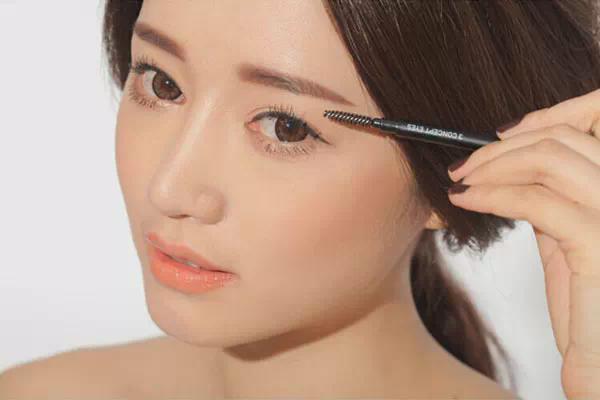 化妆新手教程眉毛粗细(新手学化妆眉毛怎么画)-第2张图片-美妆 化妆新手教程眉毛粗细(新手学化妆眉毛怎么画)-第2张图片-美妆