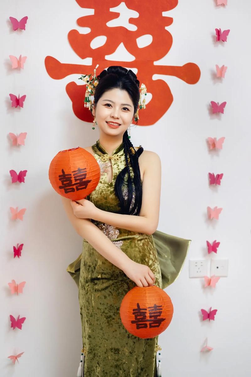 琥珀盘教程化妆淡妆（琥珀盘眼影教程）