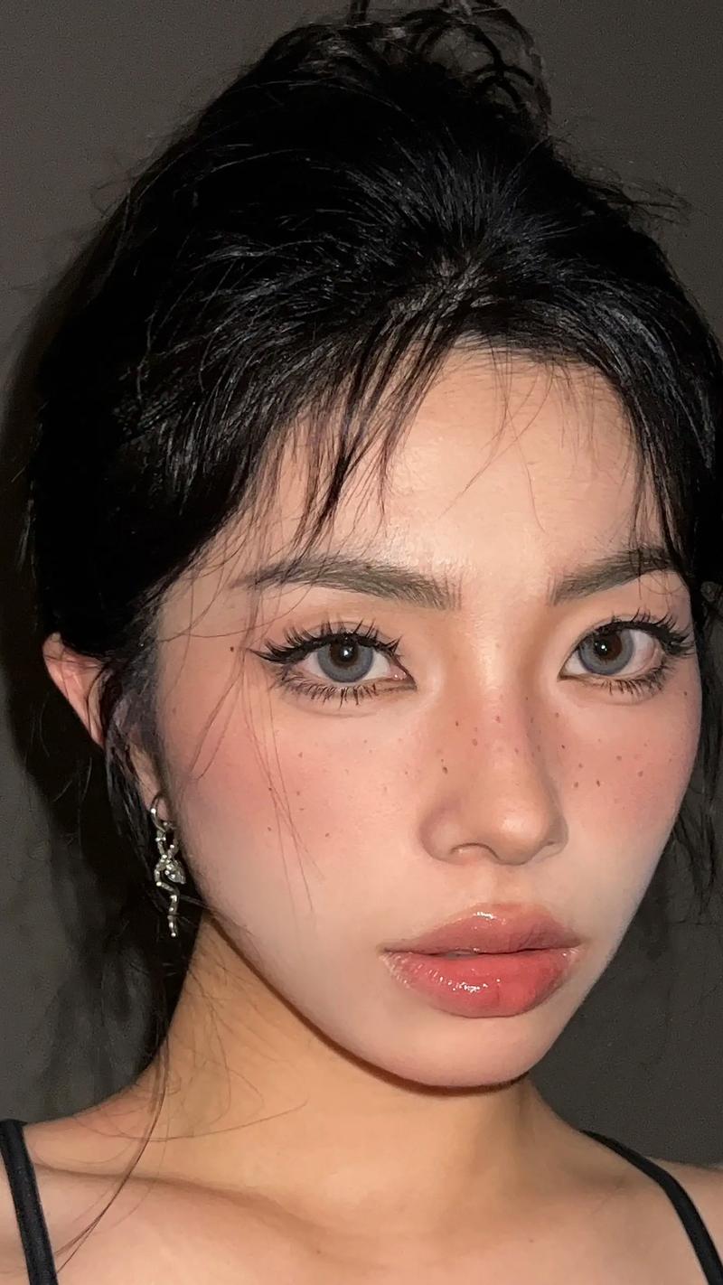 新手化妆遮斑教程,新手化妆遮斑教程图解-第2张图片-美妆 新手化妆遮斑教程,新手化妆遮斑教程图解-第2张图片-美妆