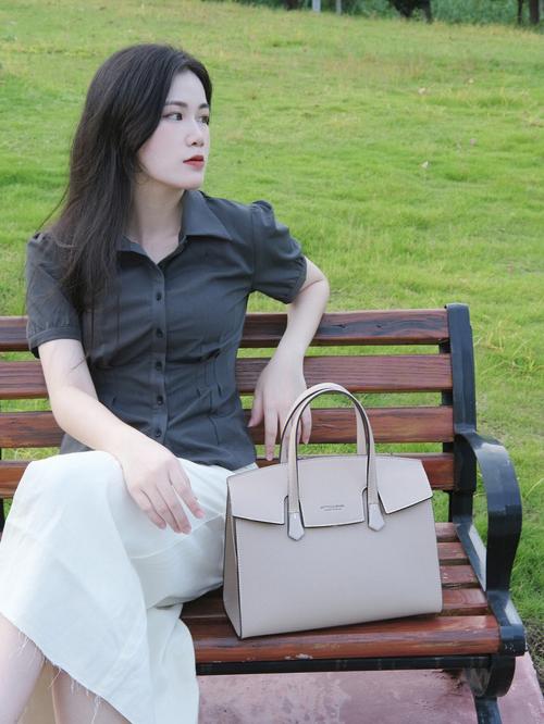 穿搭化妆品推荐大牌女生（化妆品女生适合什么牌子的?）