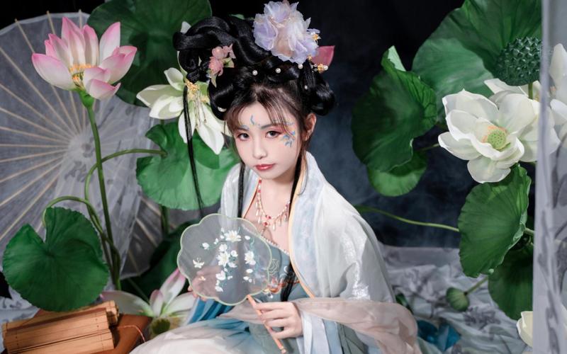新手化妆教程酷酷女孩动漫（化妆新手化妆步骤视频教程）-第4张图片-美妆