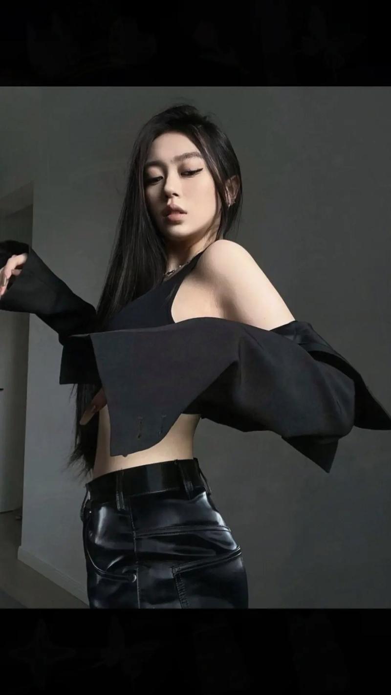 新手化妆教程酷酷女孩动漫（化妆新手化妆步骤视频教程）-第5张图片-美妆