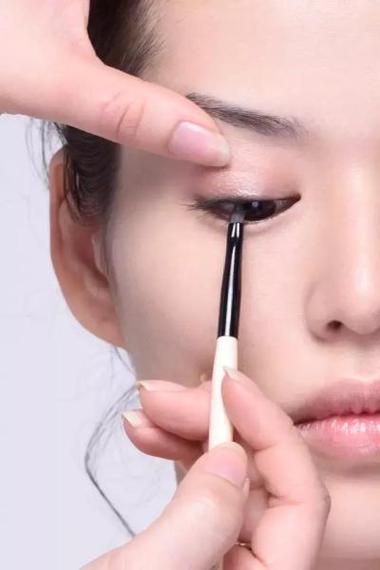 没有眉毛教程化妆新手(没有眉毛的人怎么画眉毛)-第5张图片-美妆 没有眉毛教程化妆新手(没有眉毛的人怎么画眉毛)-第5张图片-美妆