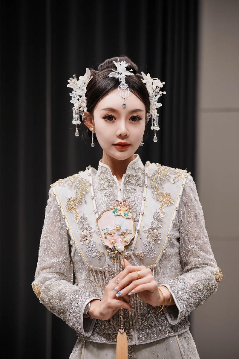 伴娘化妆教程简单好看新手,伴娘妆容教程-第3张图片-美妆 伴娘化妆教程简单好看新手,伴娘妆容教程-第3张图片-美妆