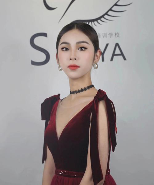 新手化妆泰妆教程(新手化妆泰妆教程视频)-第7张图片-美妆 新手化妆泰妆教程(新手化妆泰妆教程视频)-第7张图片-美妆