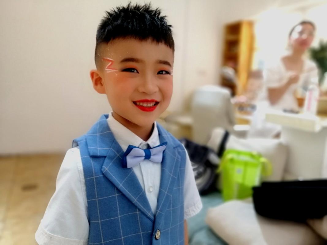 新手油皮化妆教程男士(油皮男生护肤品推荐)-第4张图片-美妆 新手油皮化妆教程男士(油皮男生护肤品推荐)-第4张图片-美妆