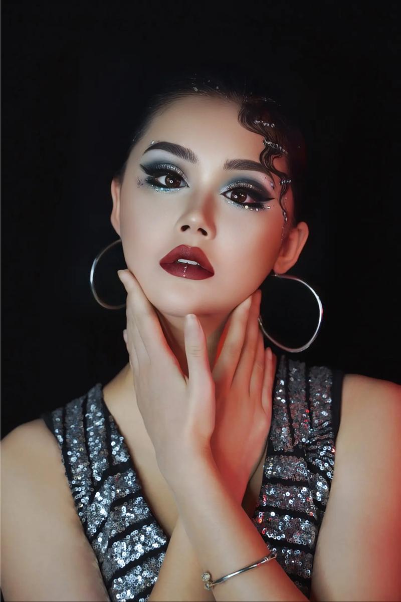 拉丁比赛化妆教程淡妆,拉丁比赛眼妆 教程-第5张图片-美妆 拉丁比赛化妆教程淡妆,拉丁比赛眼妆 教程-第5张图片-美妆