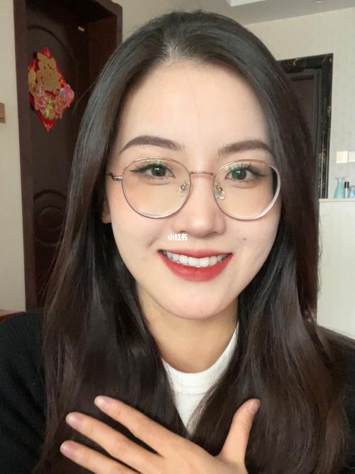 眼镜化妆入门教程淡妆(眼镜妆容怎么画好看)-第3张图片-美妆 眼镜化妆入门教程淡妆(眼镜妆容怎么画好看)-第3张图片-美妆