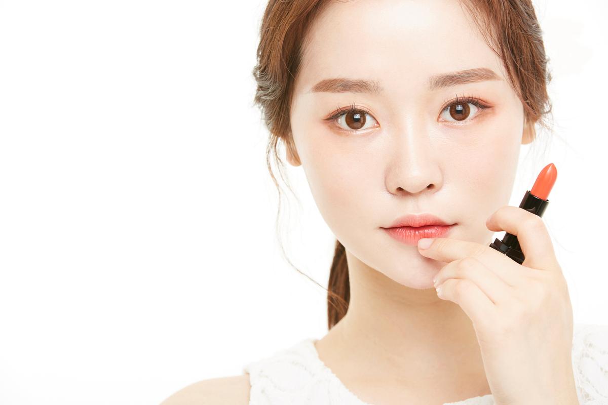 瓜子淡妆教程日常化妆,瓜子脸怎么化妆好看视频-第3张图片-美妆 瓜子淡妆教程日常化妆,瓜子脸怎么化妆好看视频-第3张图片-美妆