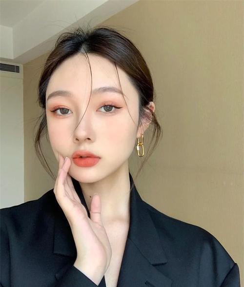 化妆教程氛围妆淡妆(化妆流程 淡妆)-第3张图片-美妆 化妆教程氛围妆淡妆(化妆流程 淡妆)-第3张图片-美妆